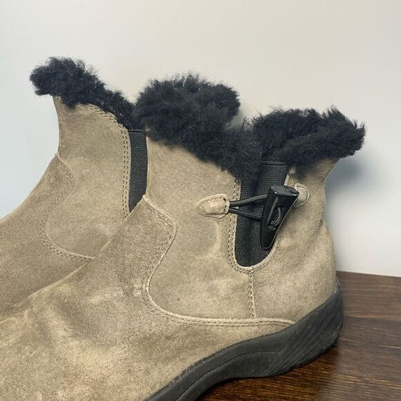 Propet Women's Fairbanks Suede Water Resistant Winter Rain Shearling Boot Size 9 - Picture 2 of 9